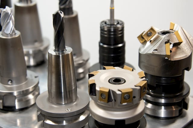 Torneamento e fresamento em centro CNC
