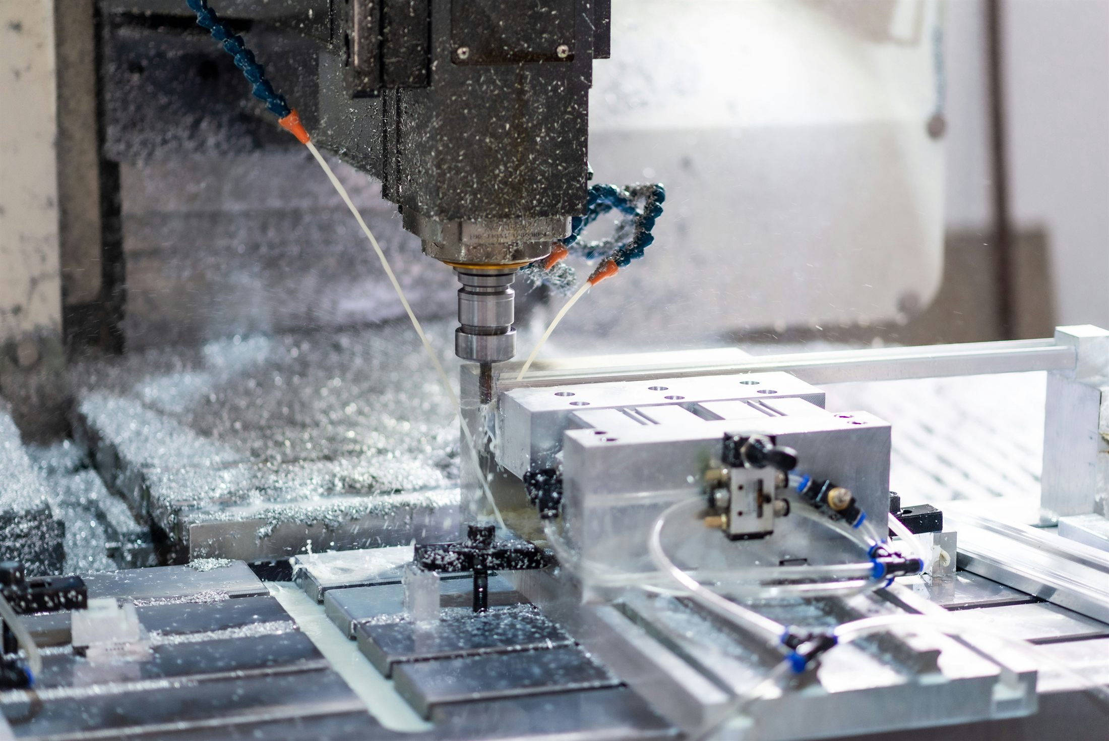 Peça usinada e composição de custo de fabricação